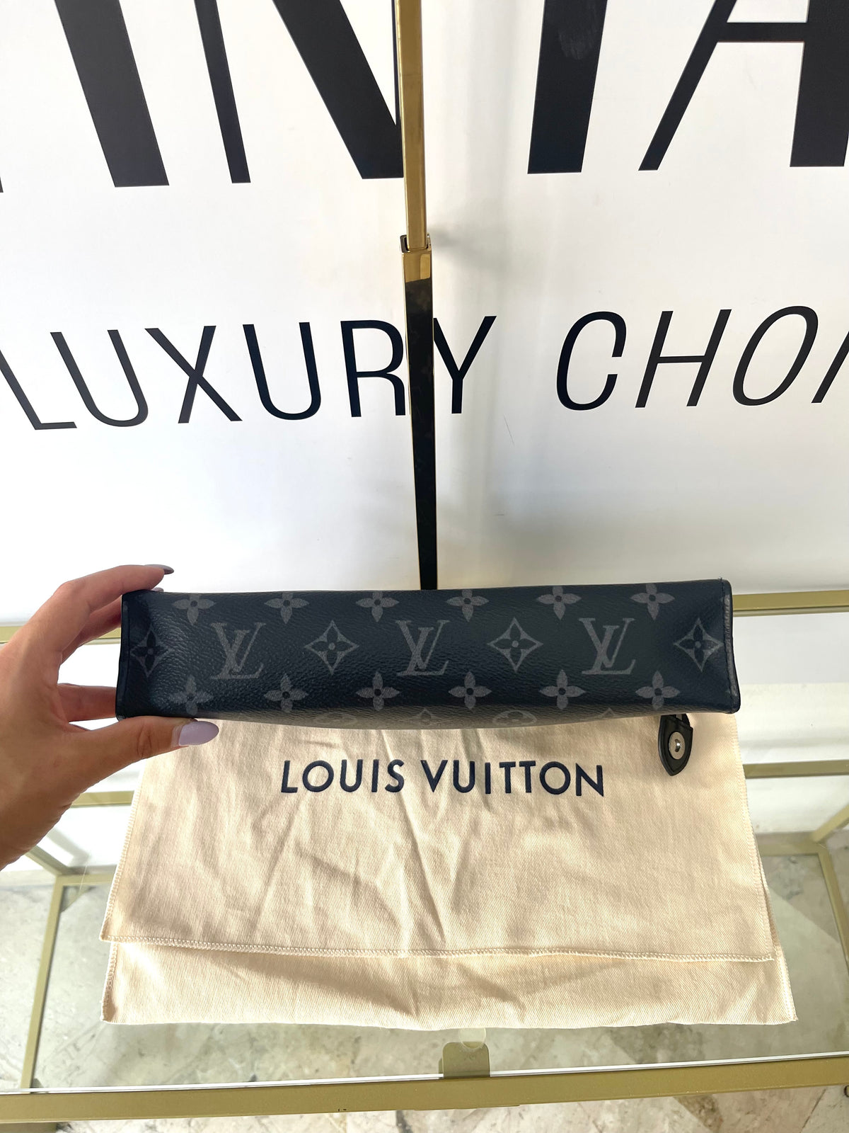 Pochette Voyage MM Monogram Eclipse Louis Vuitton