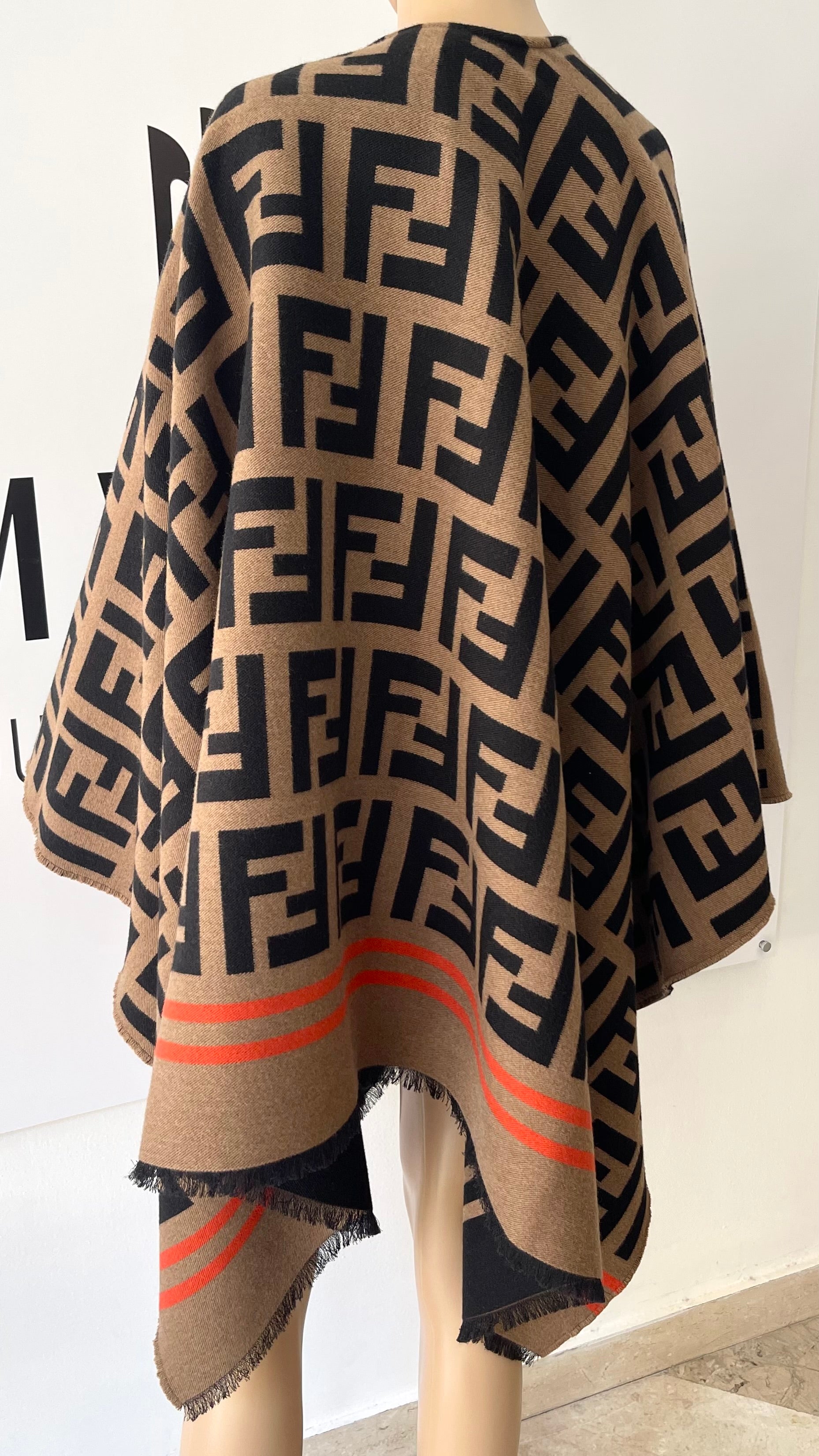 Poncho FF Fendi