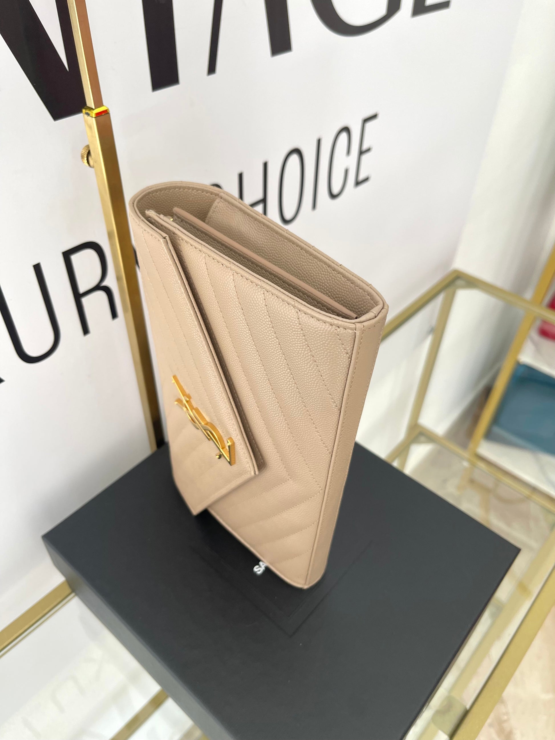 Wallet On Chain Cassandre Saint Laurent
