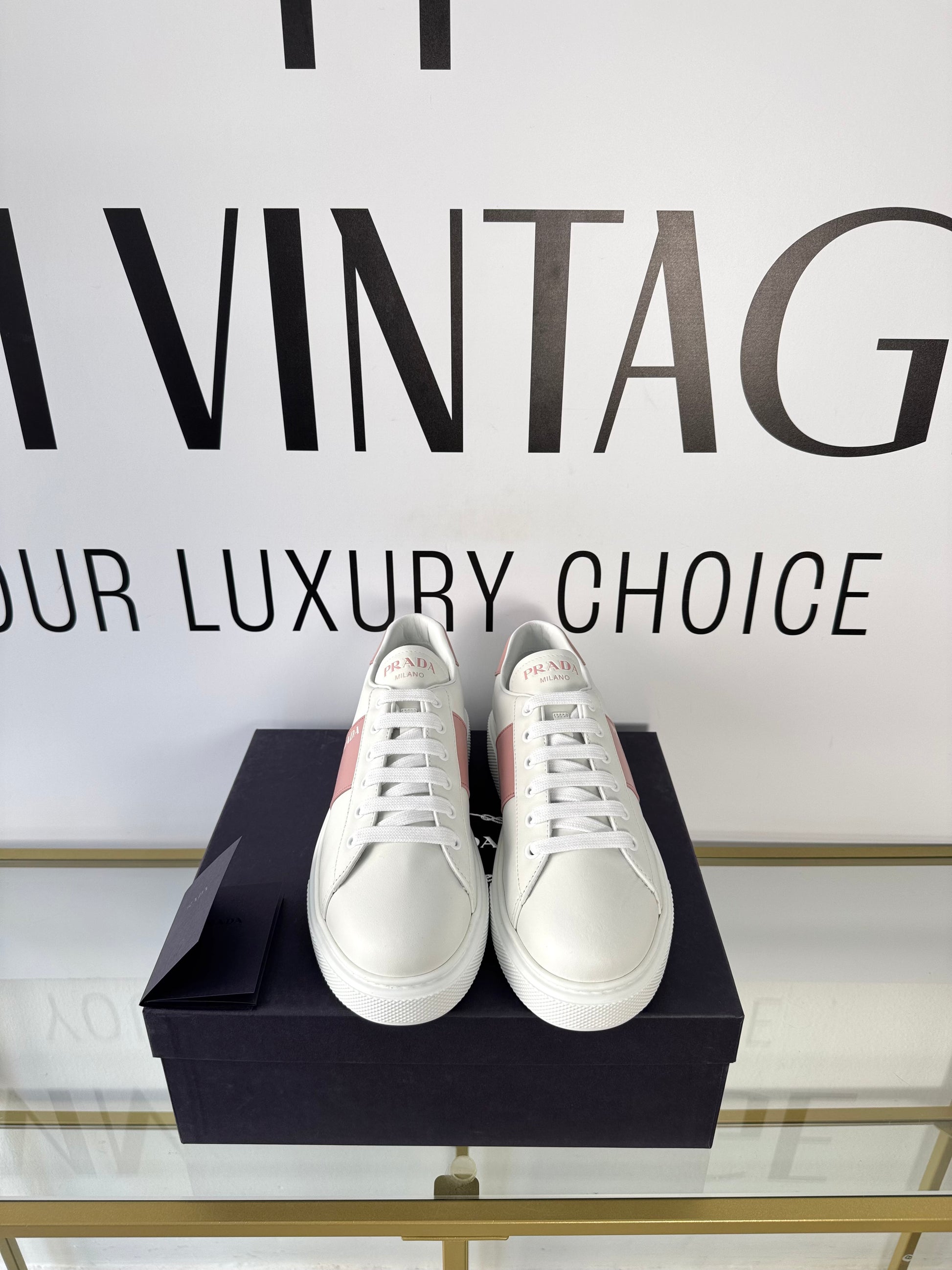 Sneakers in pelle Prada