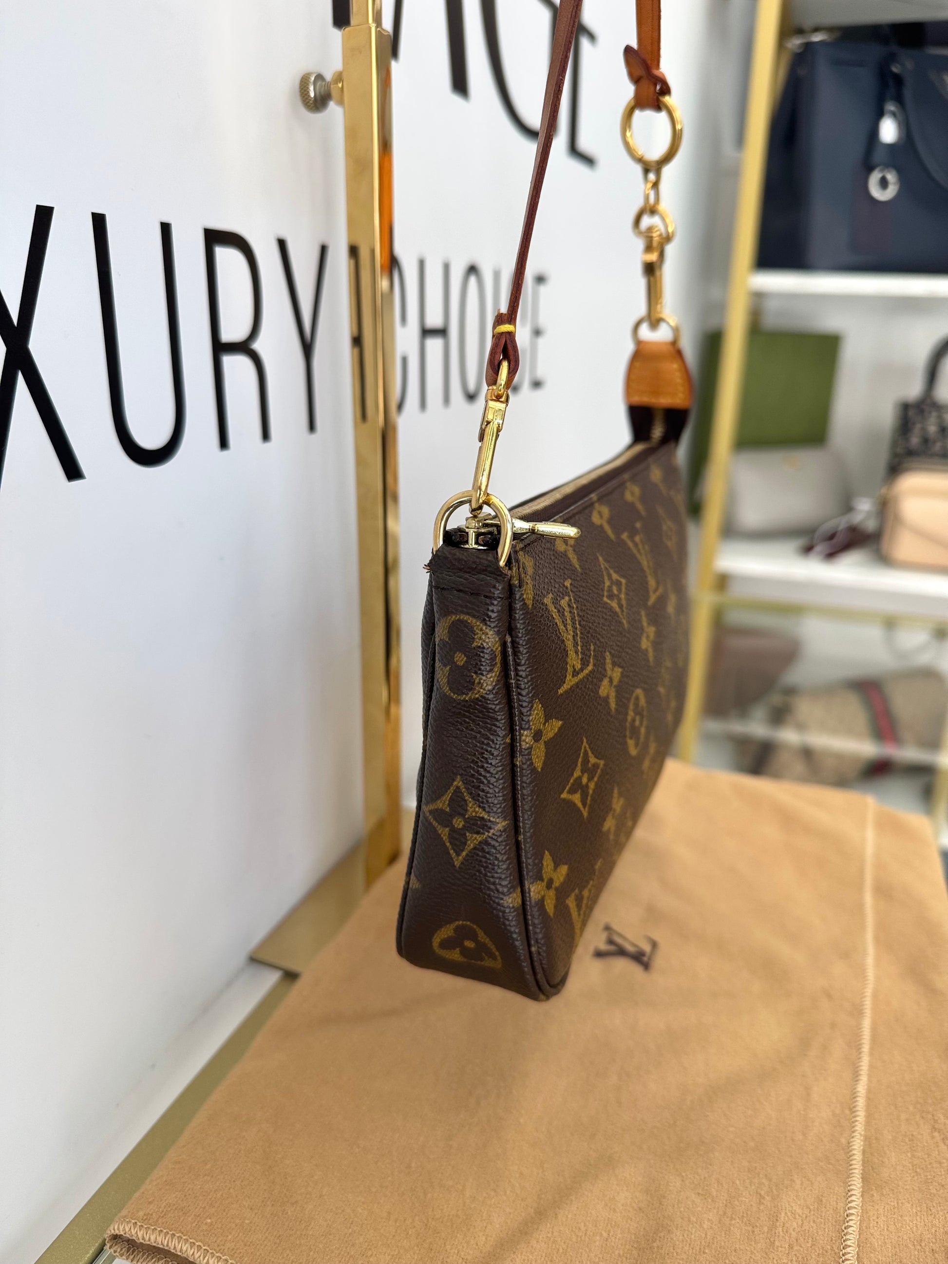 Pochette Accessoires Monogram Louis Vuitton