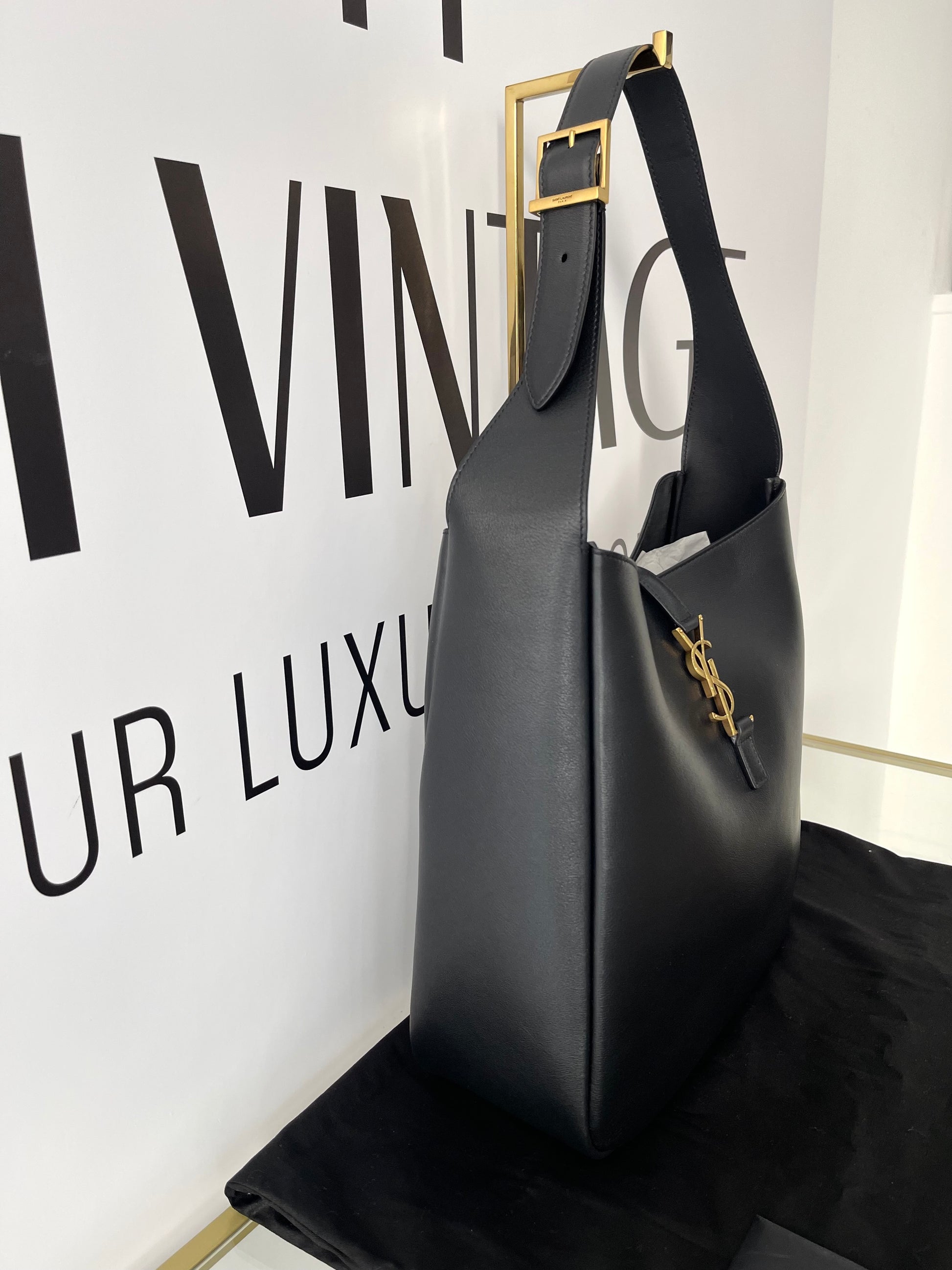 Le 5 à 7 large morbida in pelle martellata Saint Laurent