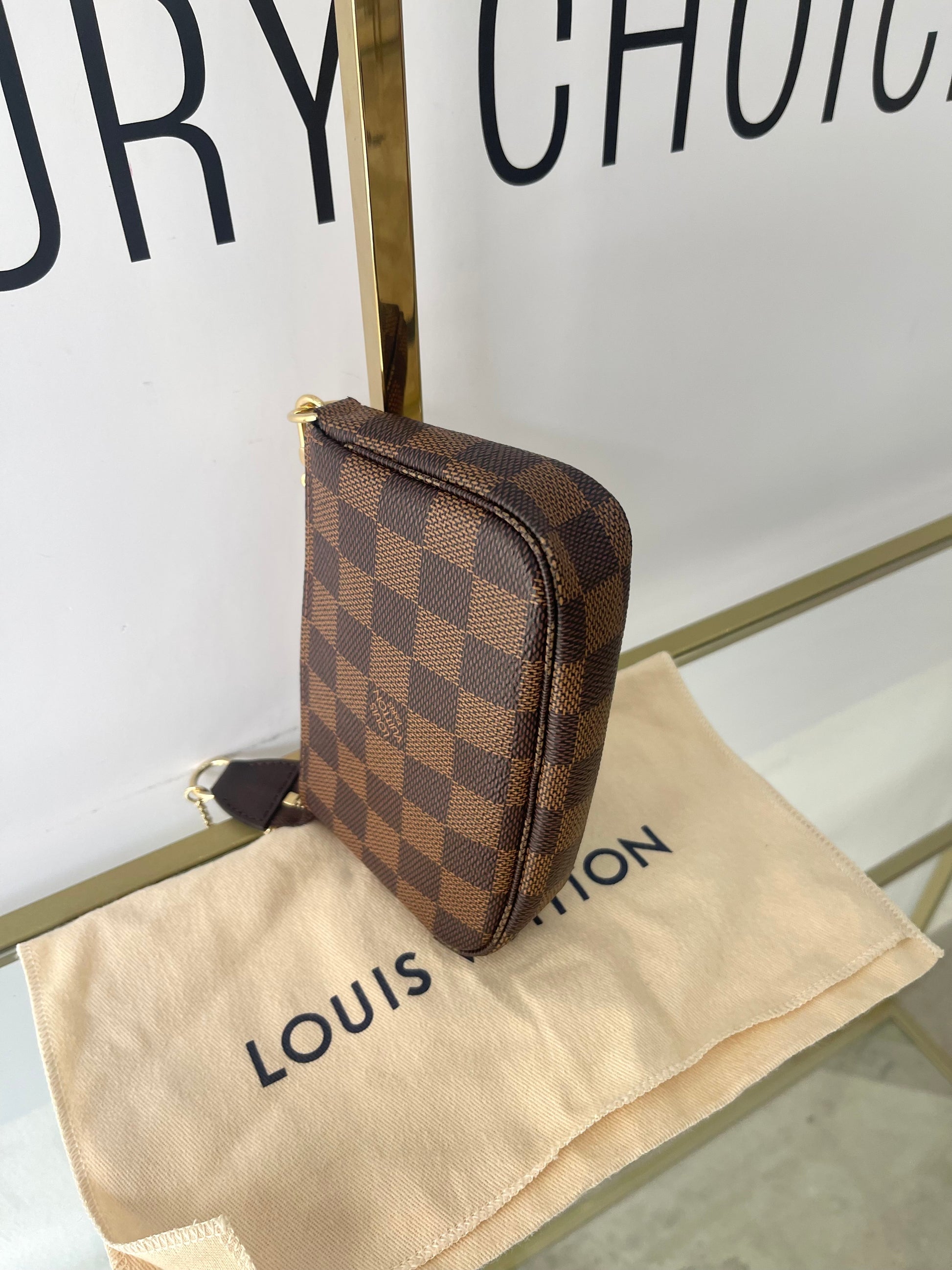 Borsa Mini Pochette Accessoires Damier Ebène Louis Vuitton
