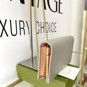 Pochette GG Marmont con catena Gucci