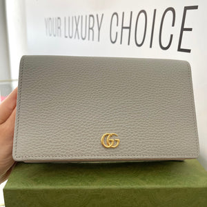 Pochette GG Marmont con catena Gucci