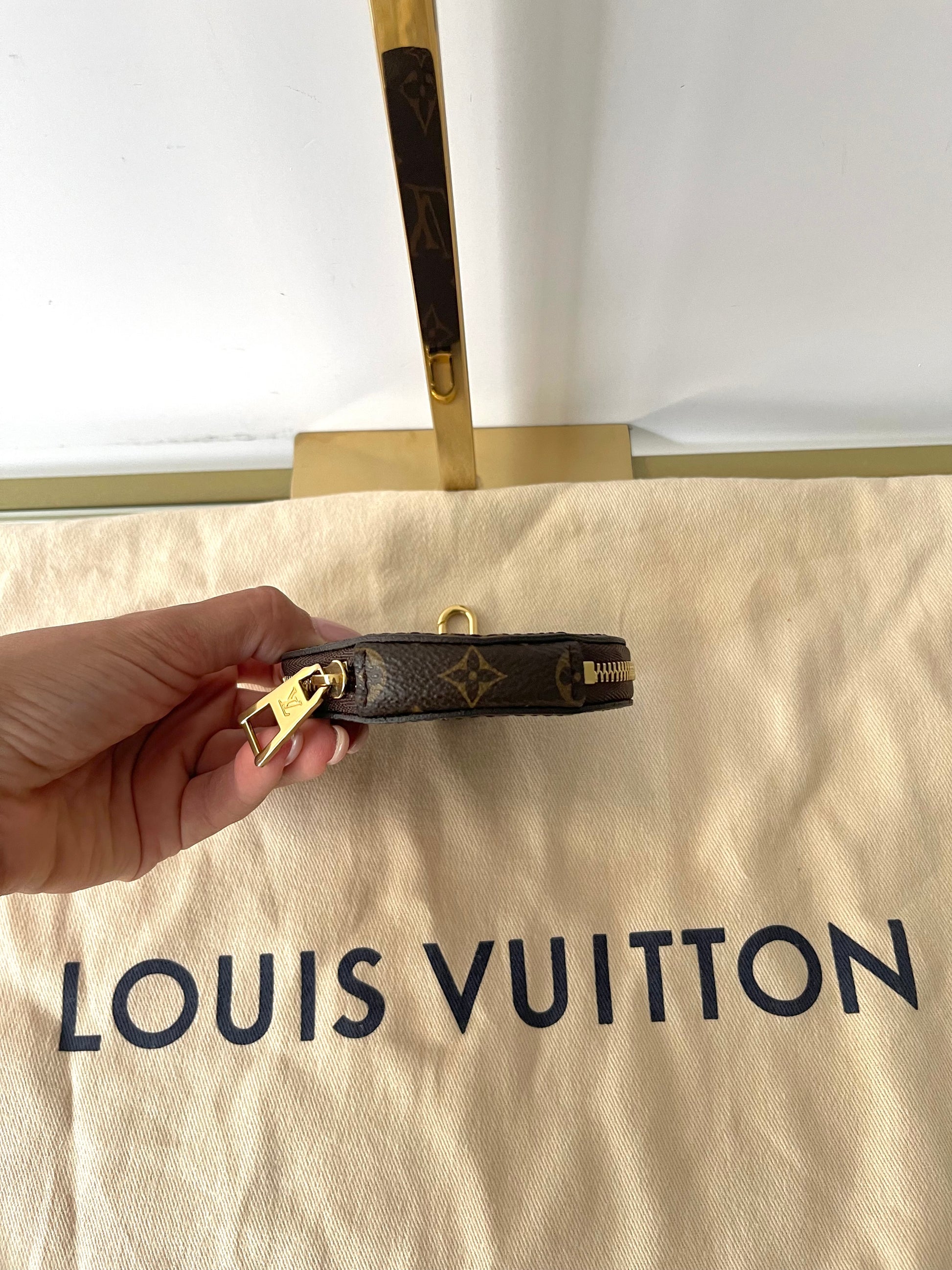 Borsa OnTheGo PM Monogram Reverse Giant Louis Vuitton