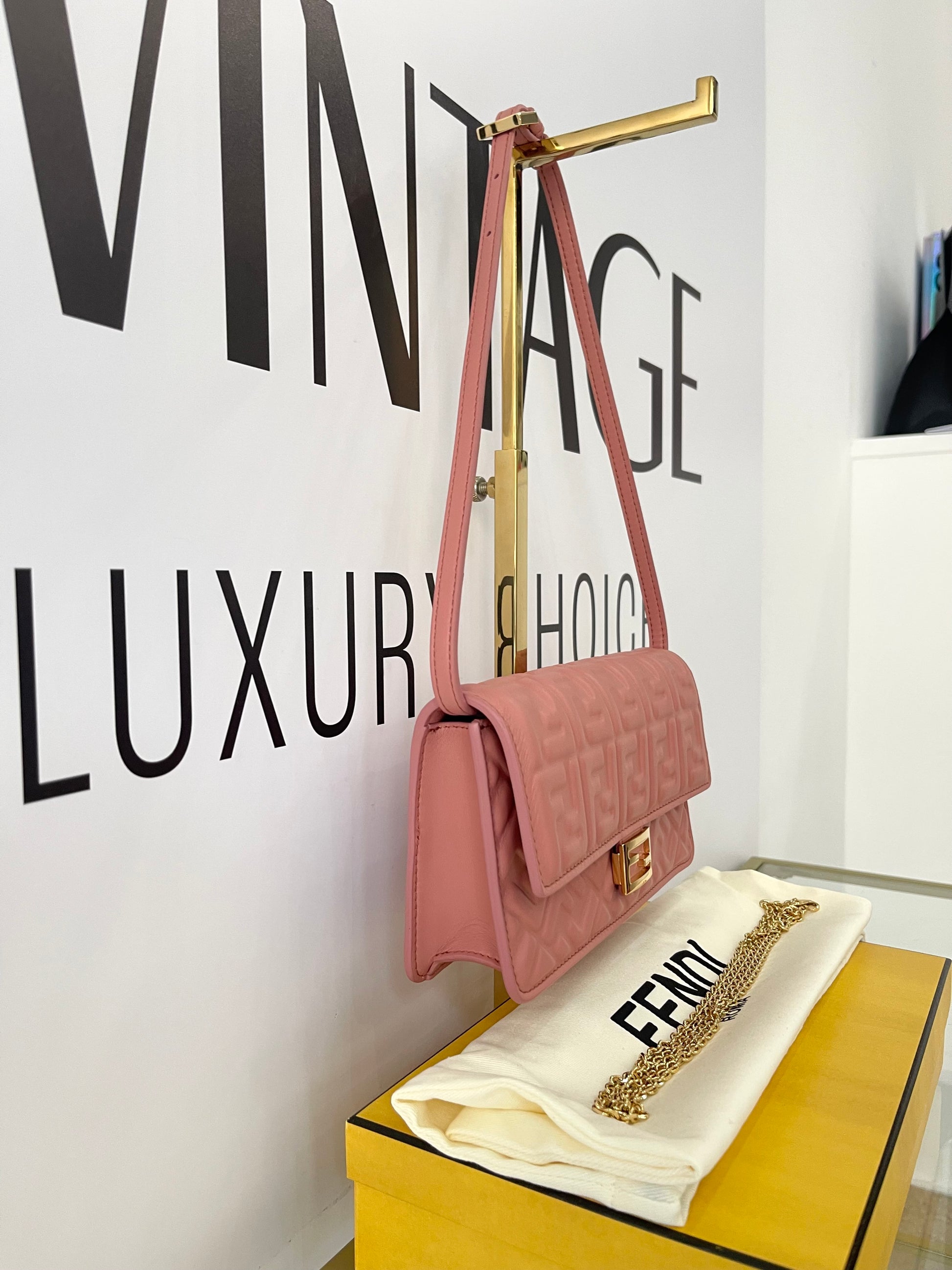 Wallet on Chain Baguette rosa Fendi