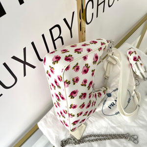 Borsa Re-Edition 2005 in Re-Nylon e Saffiano con motivo rose Prada