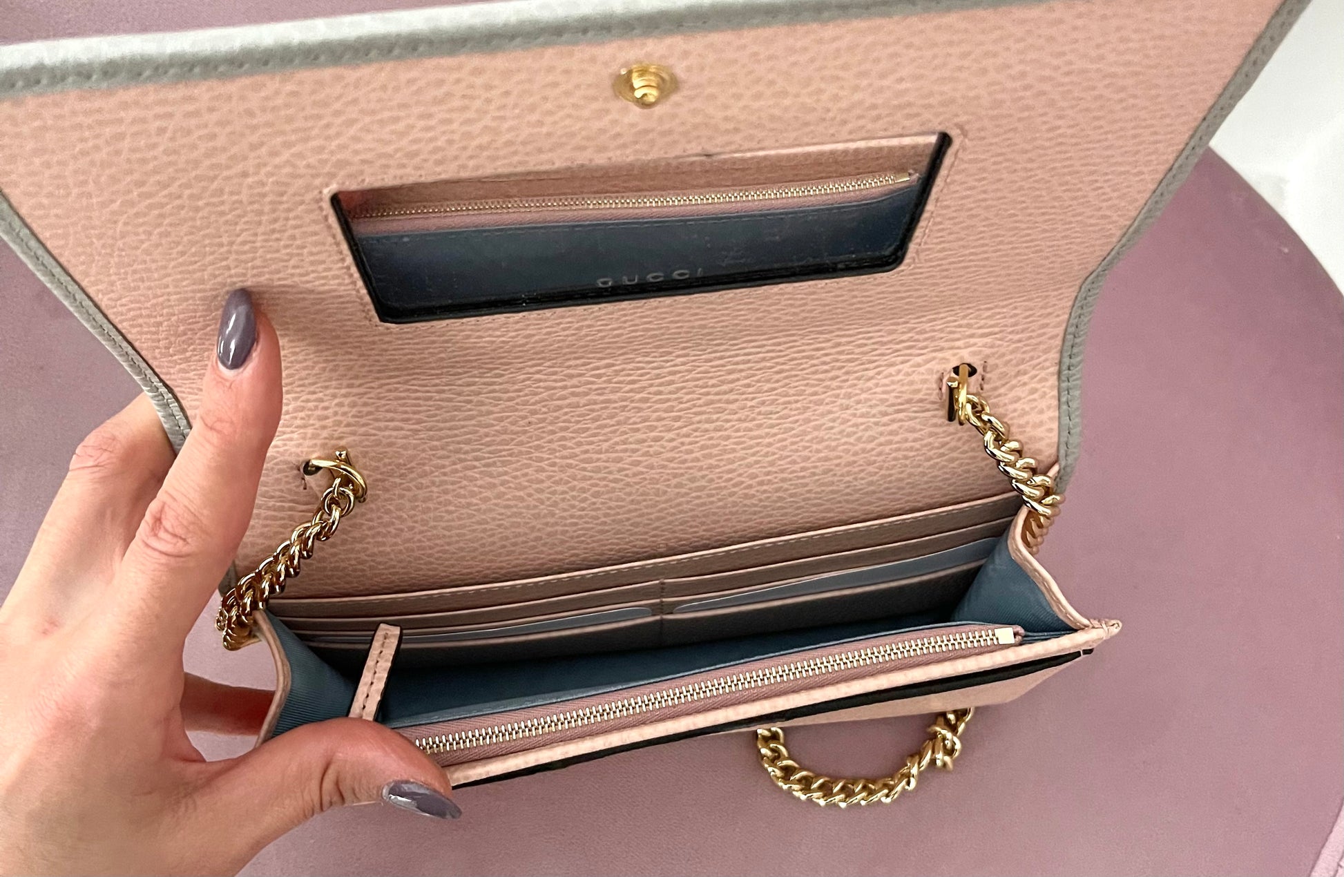Pochette GG Marmont con catena Gucci