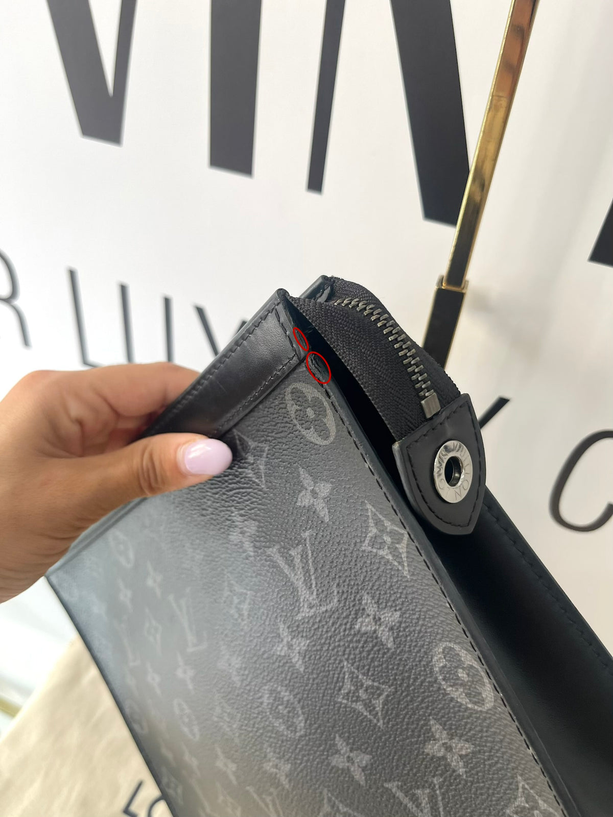 Pochette Voyage MM Monogram Eclipse Louis Vuitton