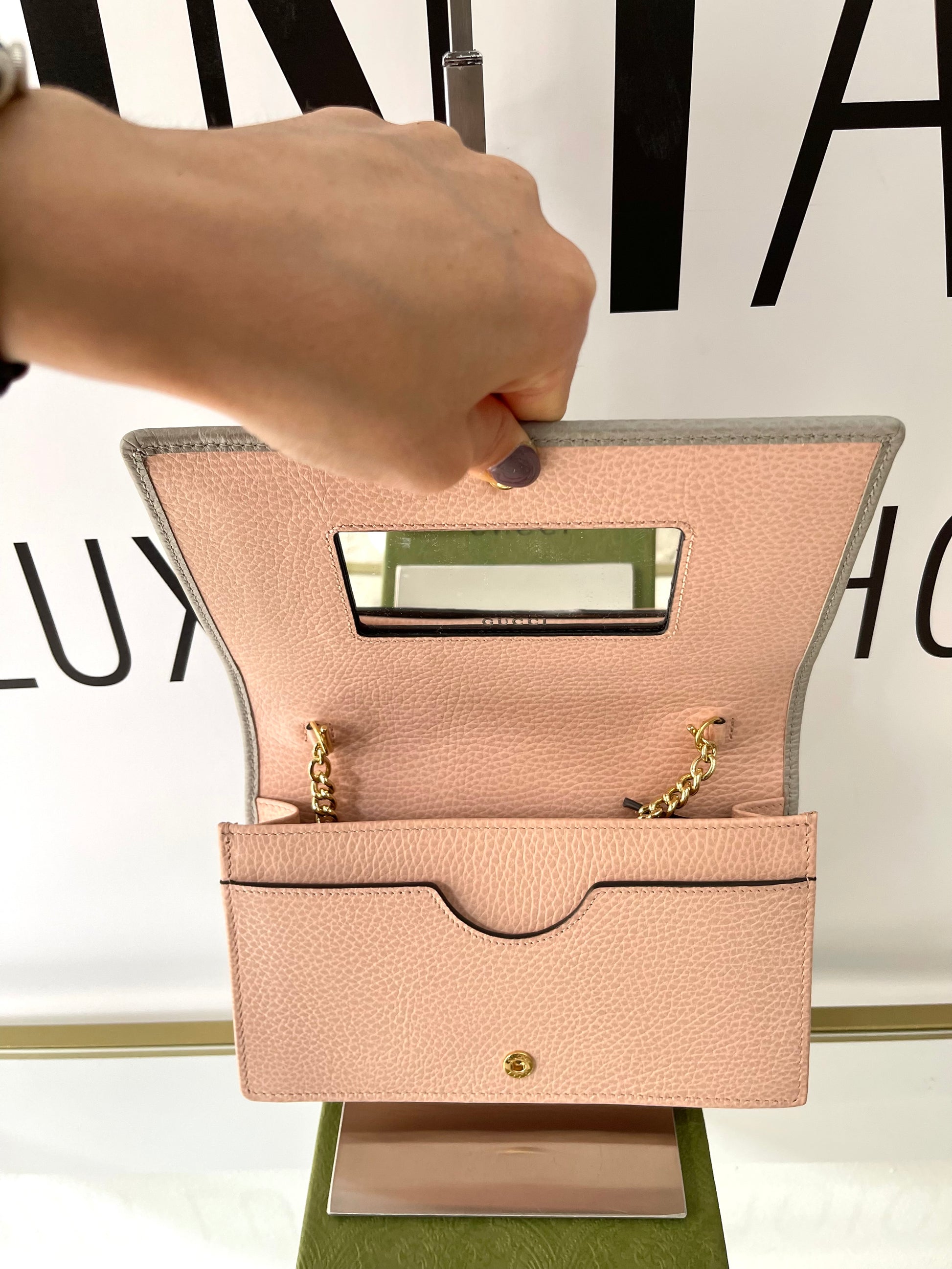Pochette GG Marmont con catena Gucci