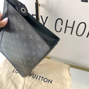 Pochette Voyage MM Monogram Eclipse Louis Vuitton
