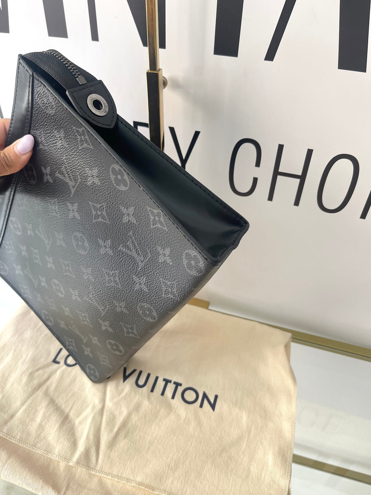 Pochette Voyage MM Monogram Eclipse Louis Vuitton
