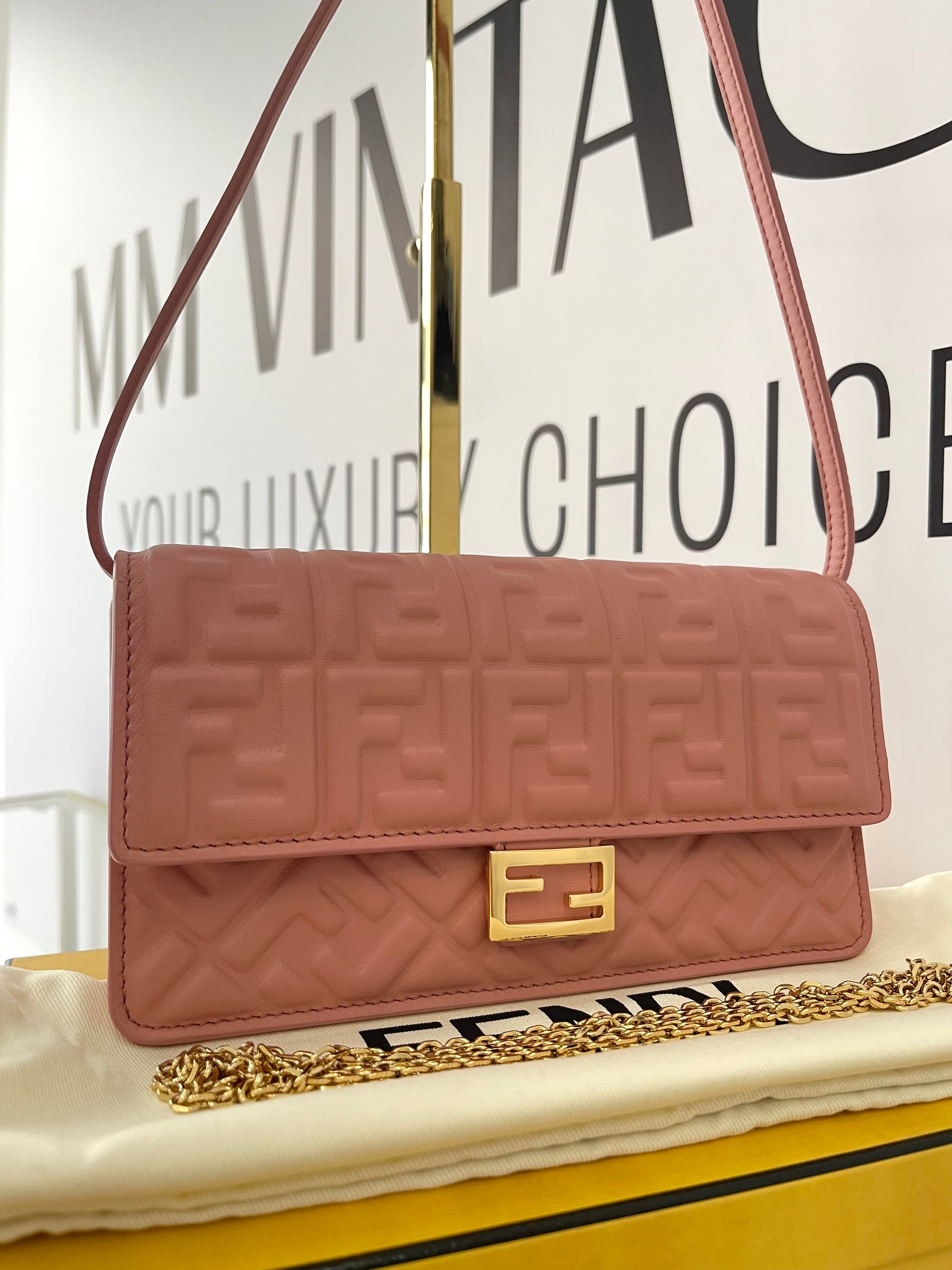 Wallet on Chain Baguette rosa Fendi