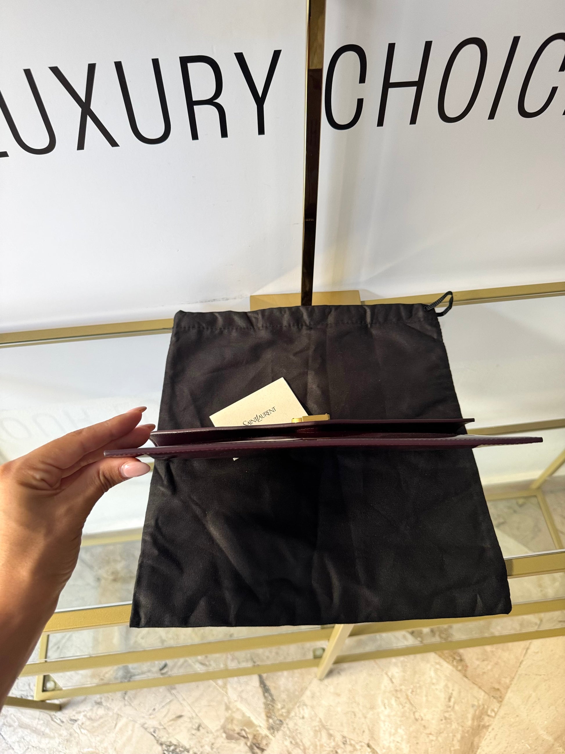 Pochette Uptown in pelle verniciata Saint Laurent