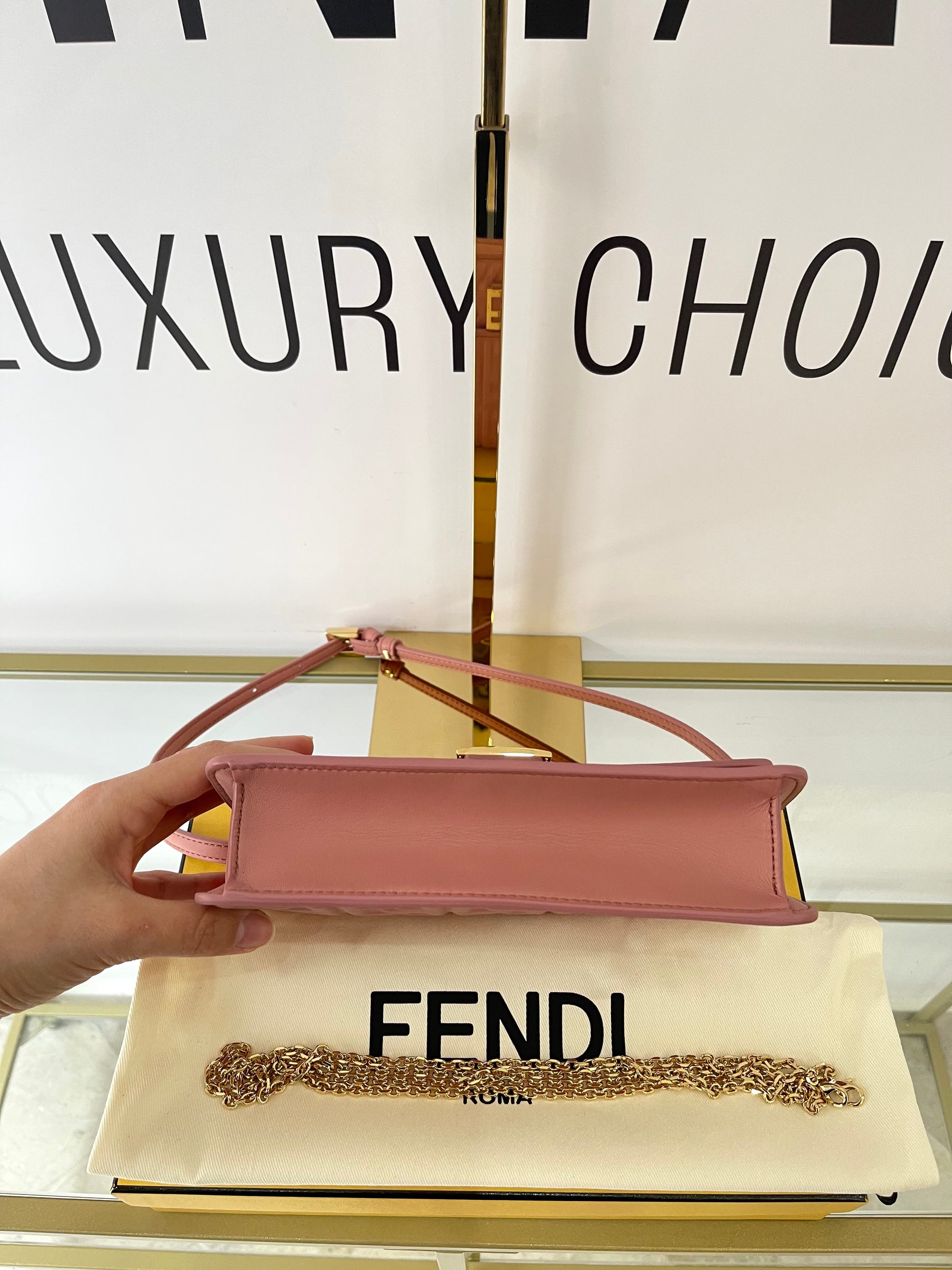 Wallet on Chain Baguette rosa Fendi