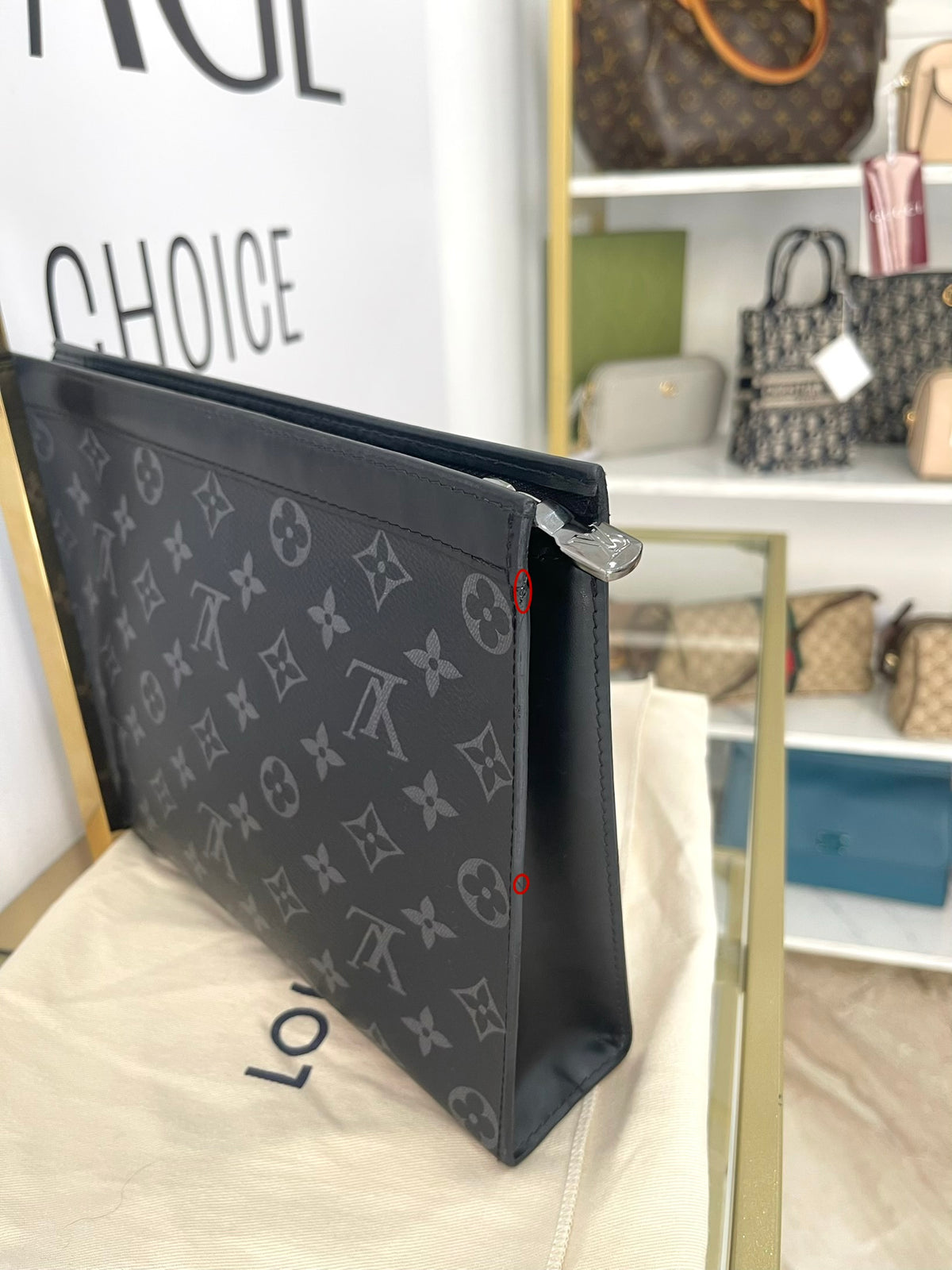 Pochette Voyage MM Monogram Eclipse Louis Vuitton