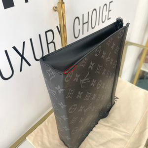 Pochette Voyage MM Monogram Eclipse Louis Vuitton