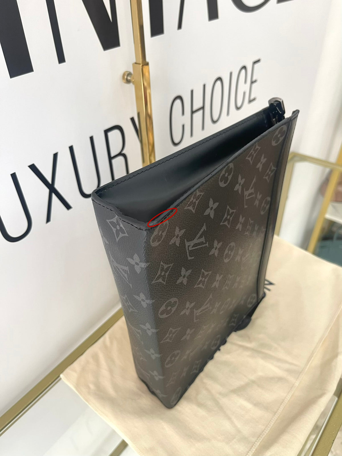 Pochette Voyage MM Monogram Eclipse Louis Vuitton
