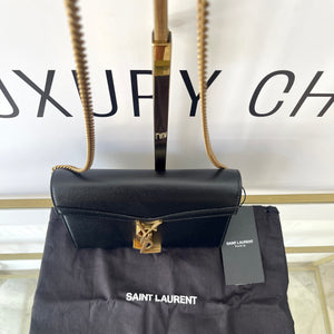 Wallet On Chain Cassandra Saint Laurent