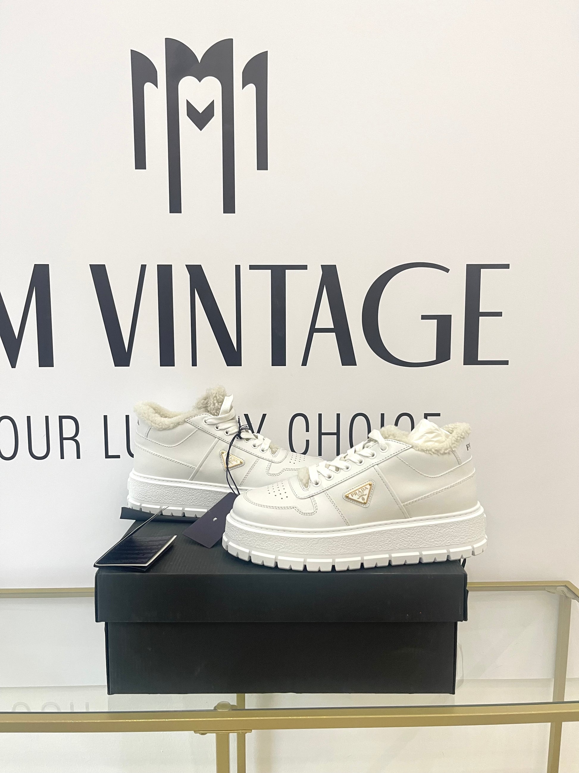 Sneakers donna con shearling Prada