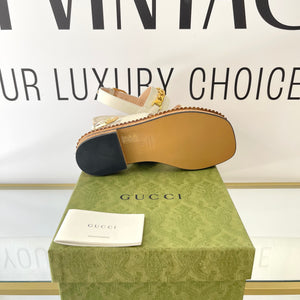 Sandali con dettaglio a catena Gucci