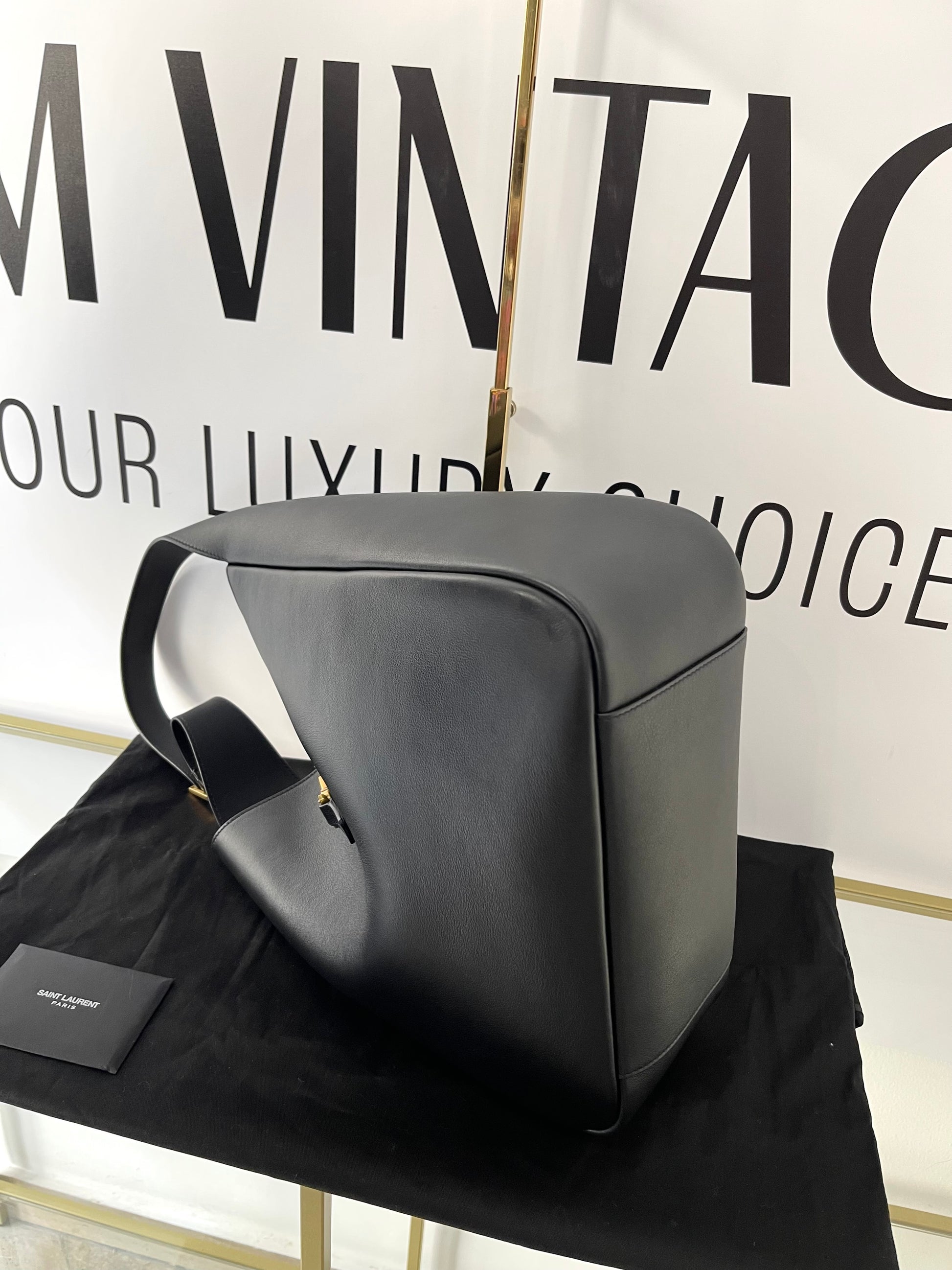 Le 5 à 7 large morbida in pelle martellata Saint Laurent