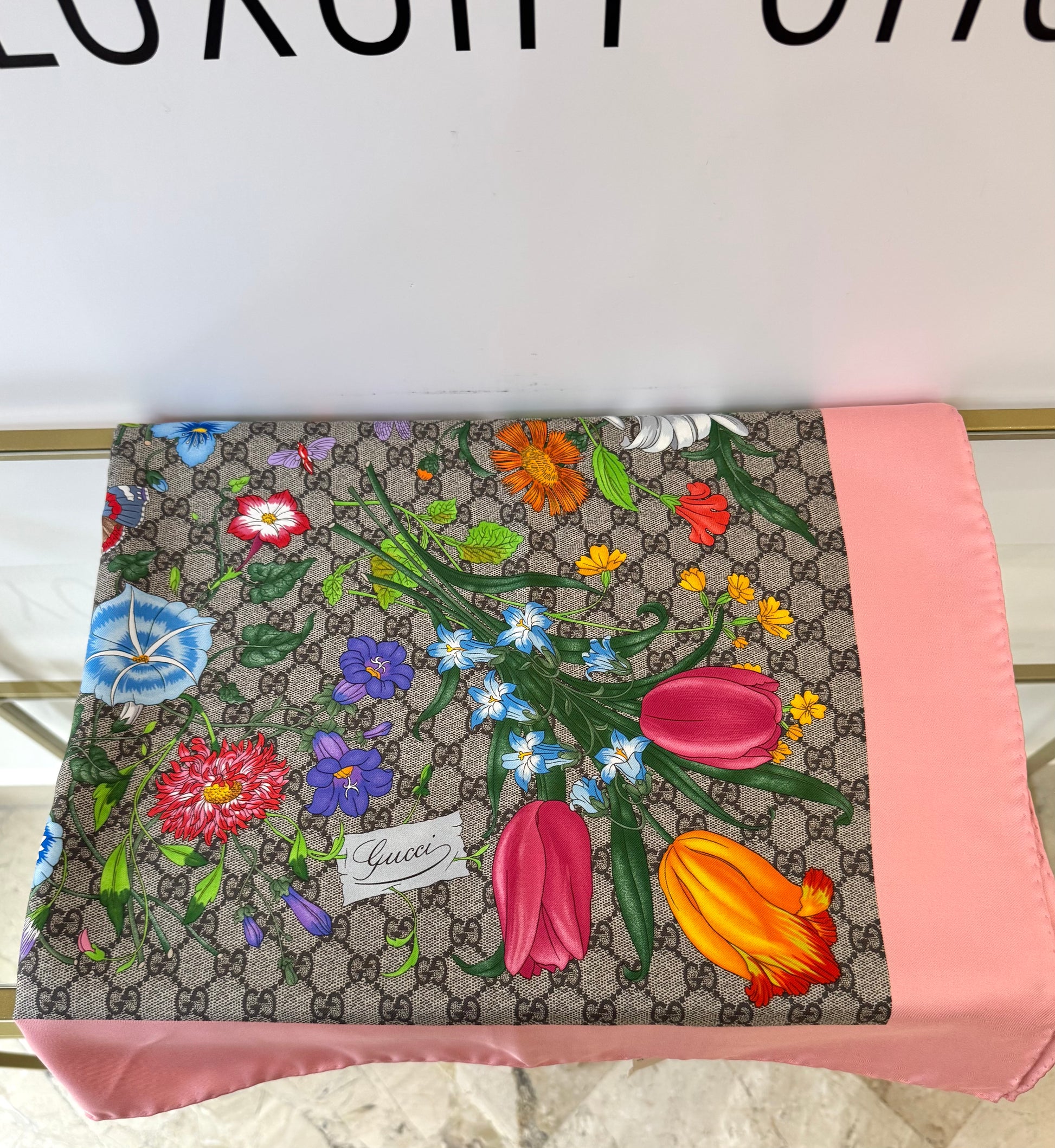 Stola in twill di seta Flora Gucci