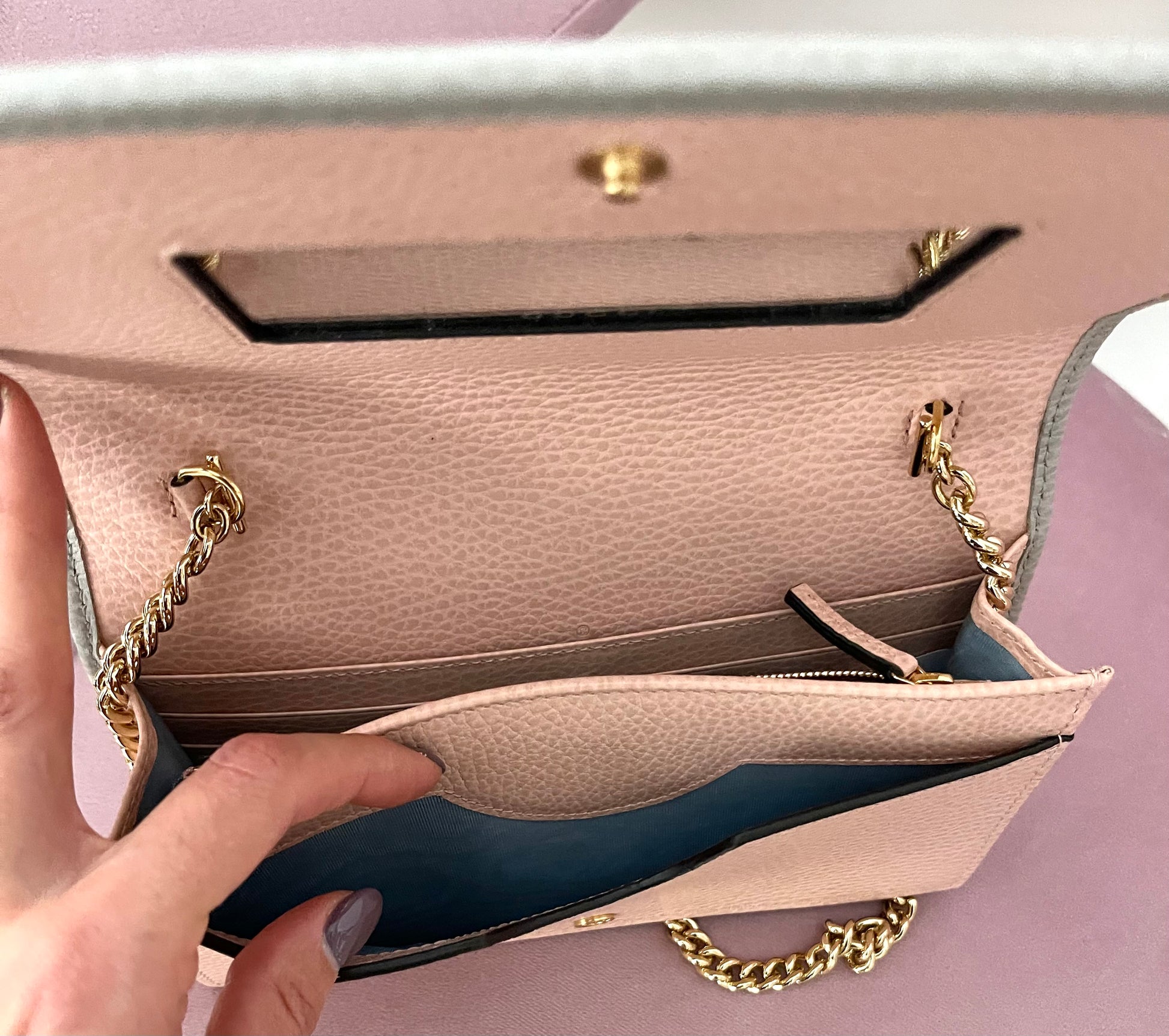 Pochette GG Marmont con catena Gucci