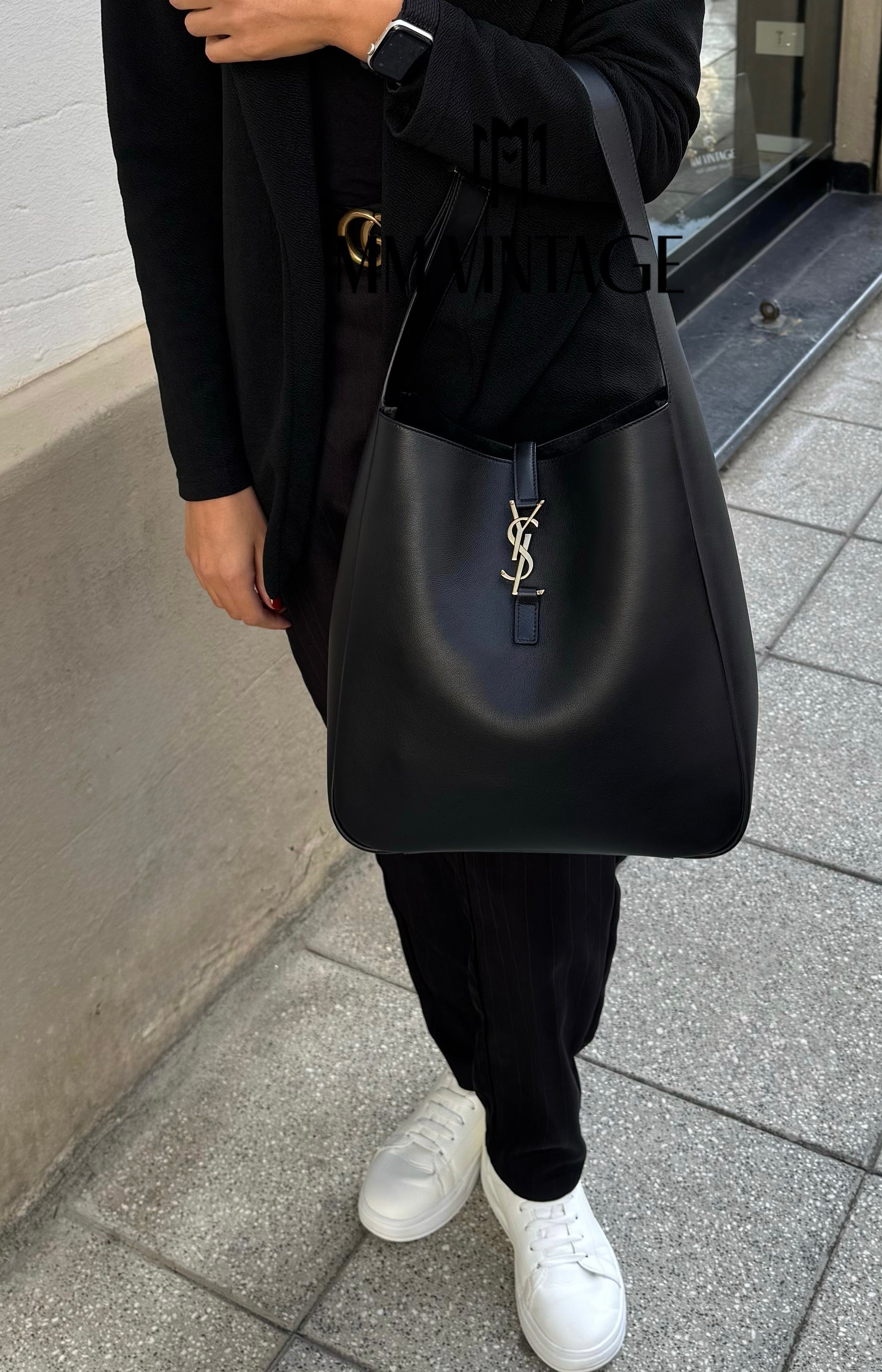 Le 5 à 7 large morbida in pelle martellata Saint Laurent