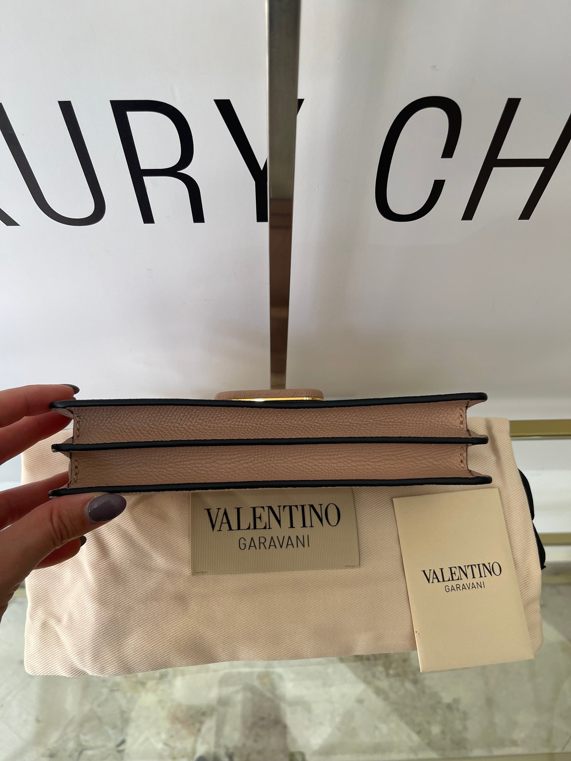 Wallet On Chain VLogo Signature Valentino Garavani