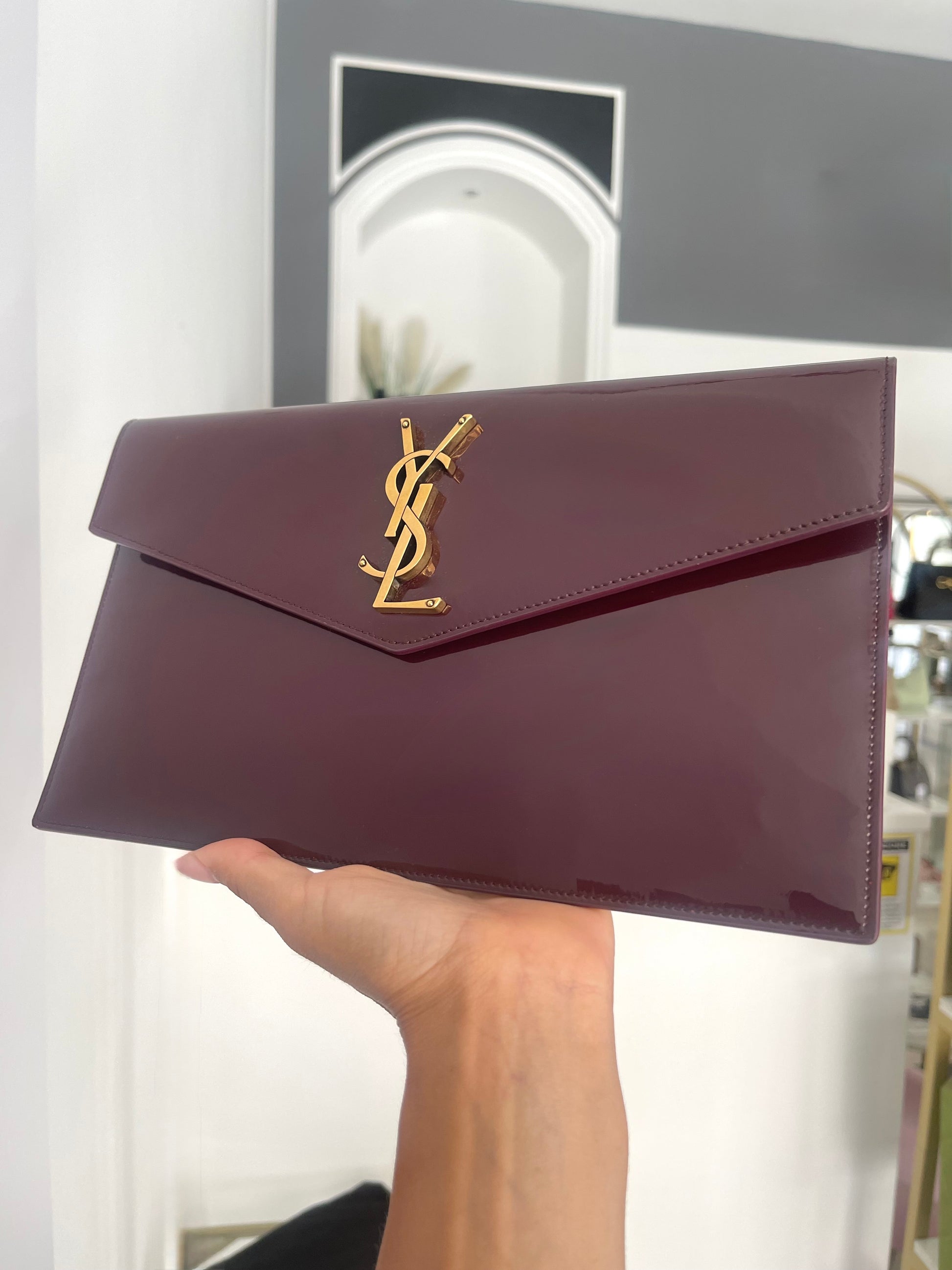 Pochette Uptown in pelle verniciata Saint Laurent