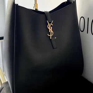 Le 5 à 7 large morbida in pelle martellata Saint Laurent