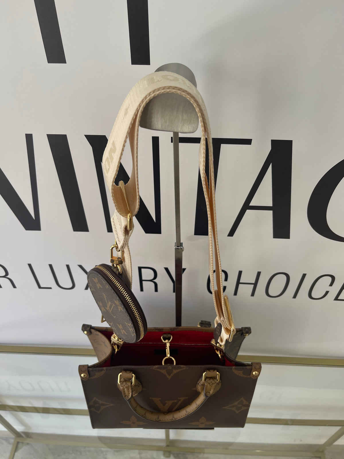 Borsa OnTheGo PM Monogram Reverse Giant Louis Vuitton