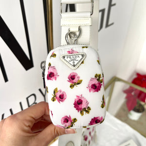 Borsa Re-Edition 2005 in Re-Nylon e Saffiano con motivo rose Prada