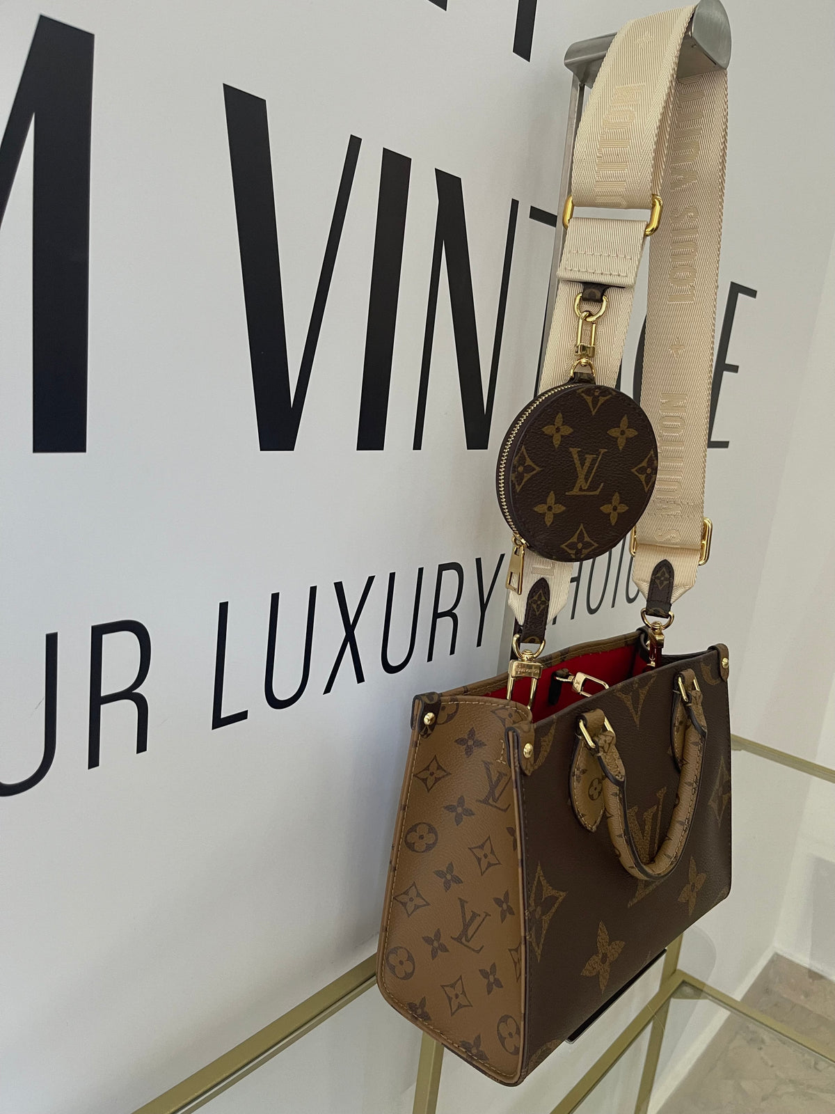 Borsa OnTheGo PM Monogram Reverse Giant Louis Vuitton