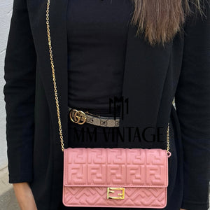 Wallet on Chain Baguette rosa Fendi