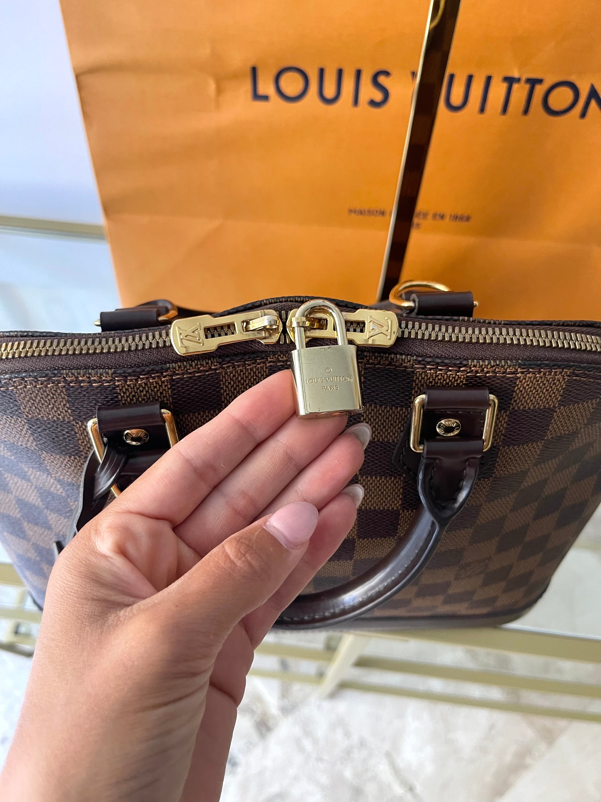 Borsa Alma PM Damier Ébène Louis Vuitton