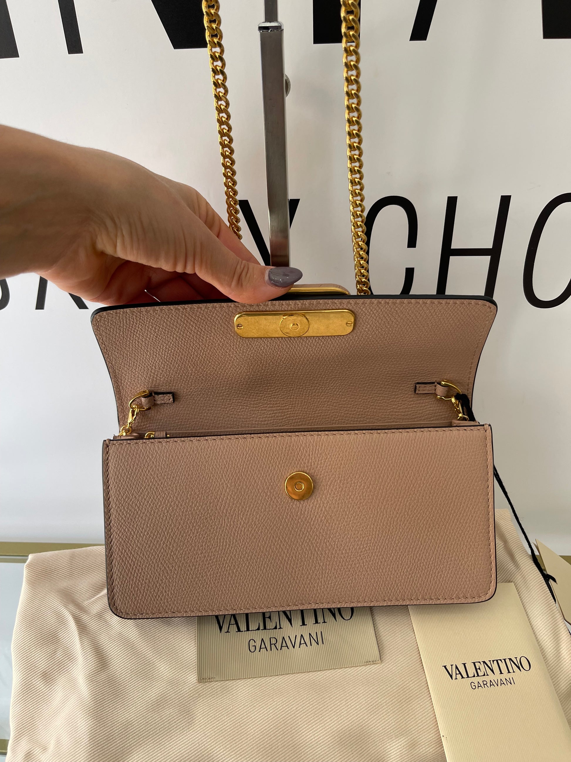 Wallet On Chain VLogo Signature Valentino Garavani