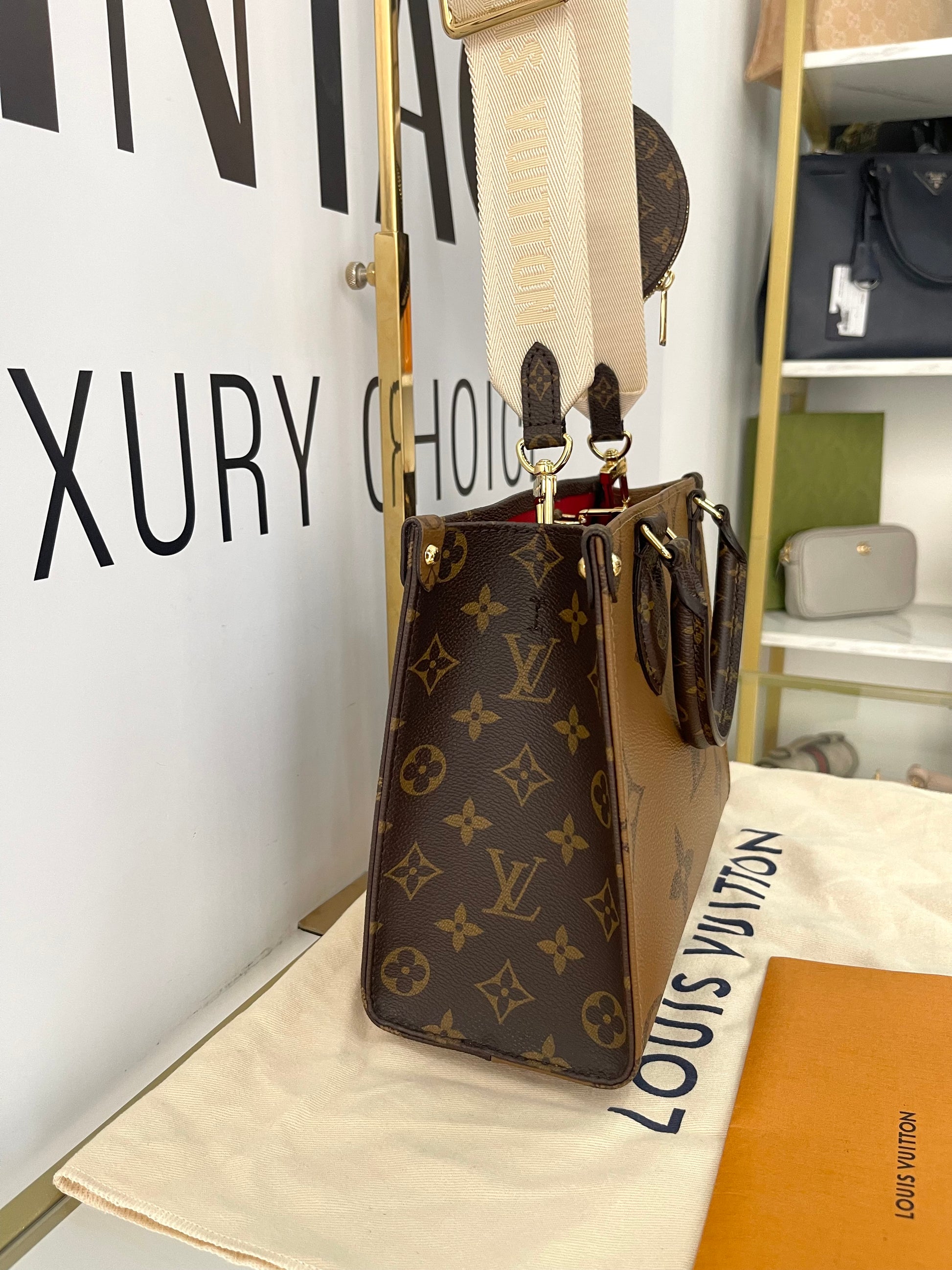 Borsa OnTheGo PM Monogram Reverse Giant Louis Vuitton