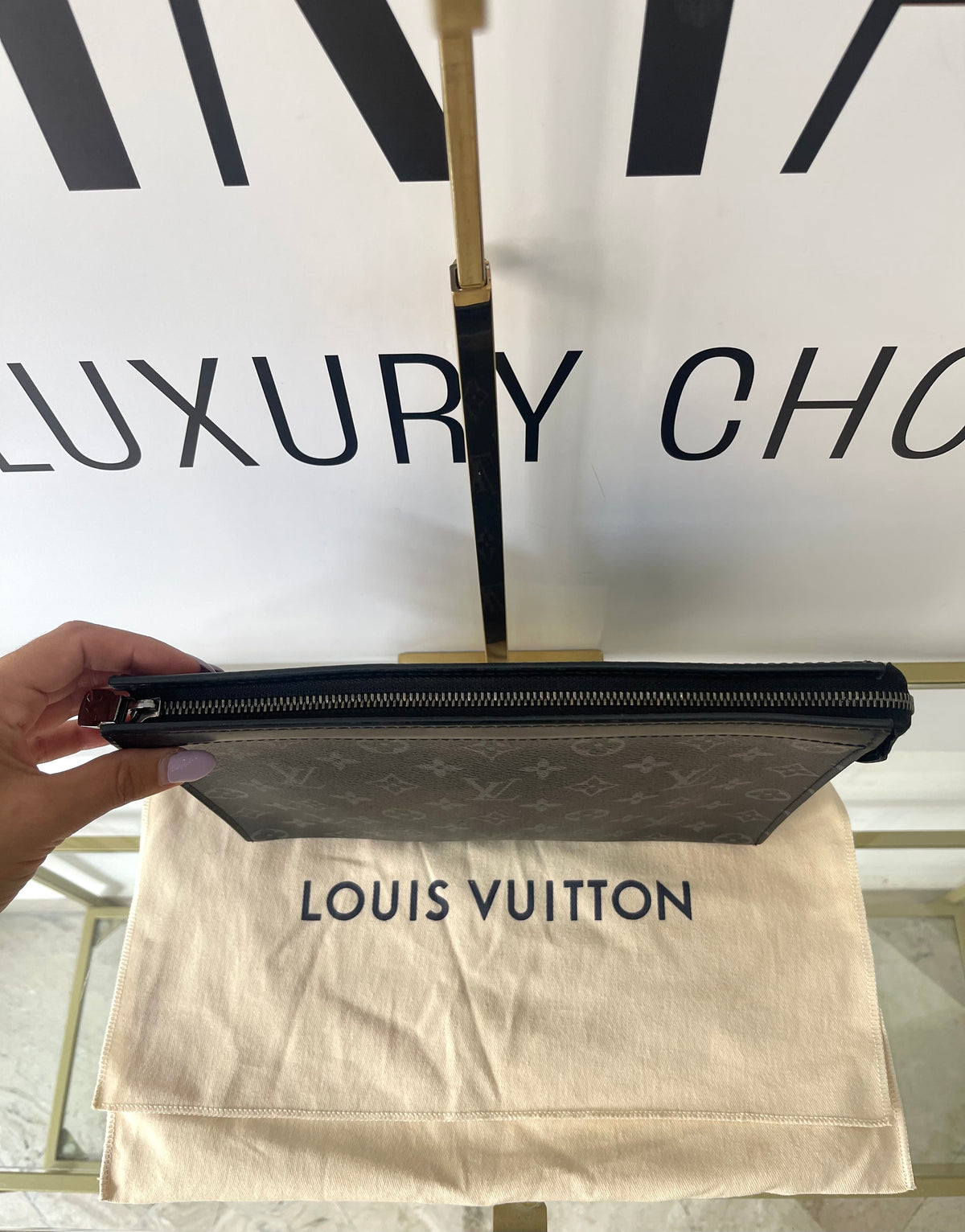 Pochette Voyage MM Monogram Eclipse Louis Vuitton