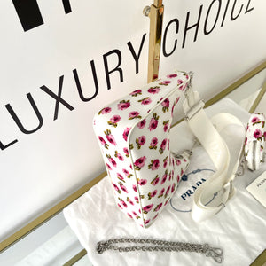 Borsa Re-Edition 2005 in Re-Nylon e Saffiano con motivo rose Prada