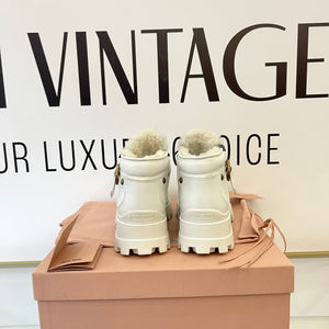 Stivaletti in pelle con shearling Miu Miu