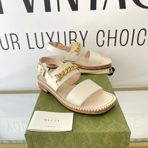 Sandali con dettaglio a catena Gucci