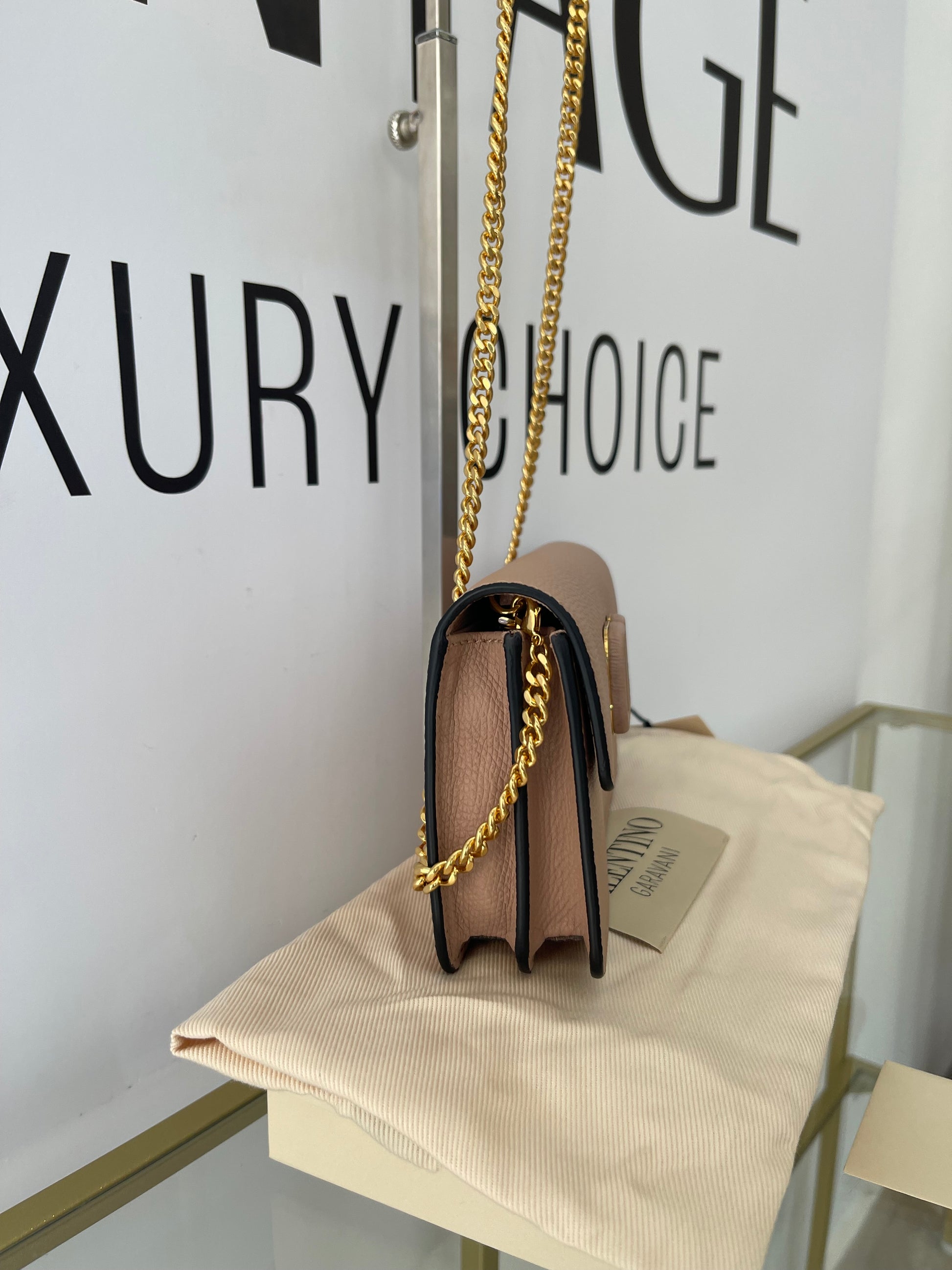 Wallet On Chain VLogo Signature Valentino Garavani