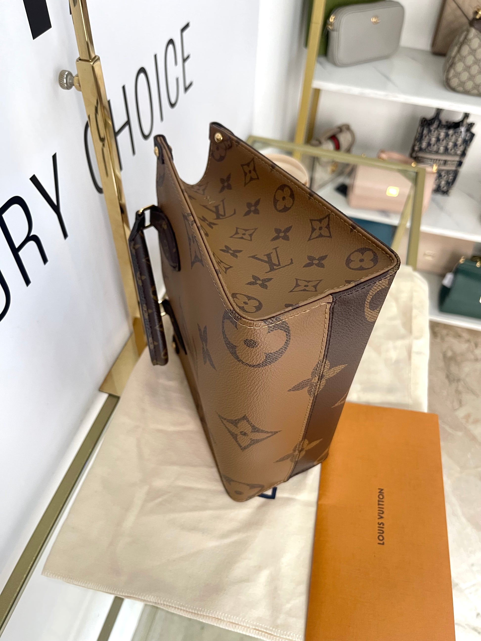 Borsa OnTheGo PM Monogram Reverse Giant Louis Vuitton