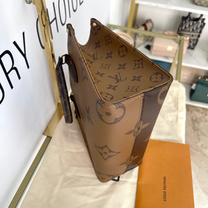 Borsa OnTheGo PM Monogram Reverse Giant Louis Vuitton