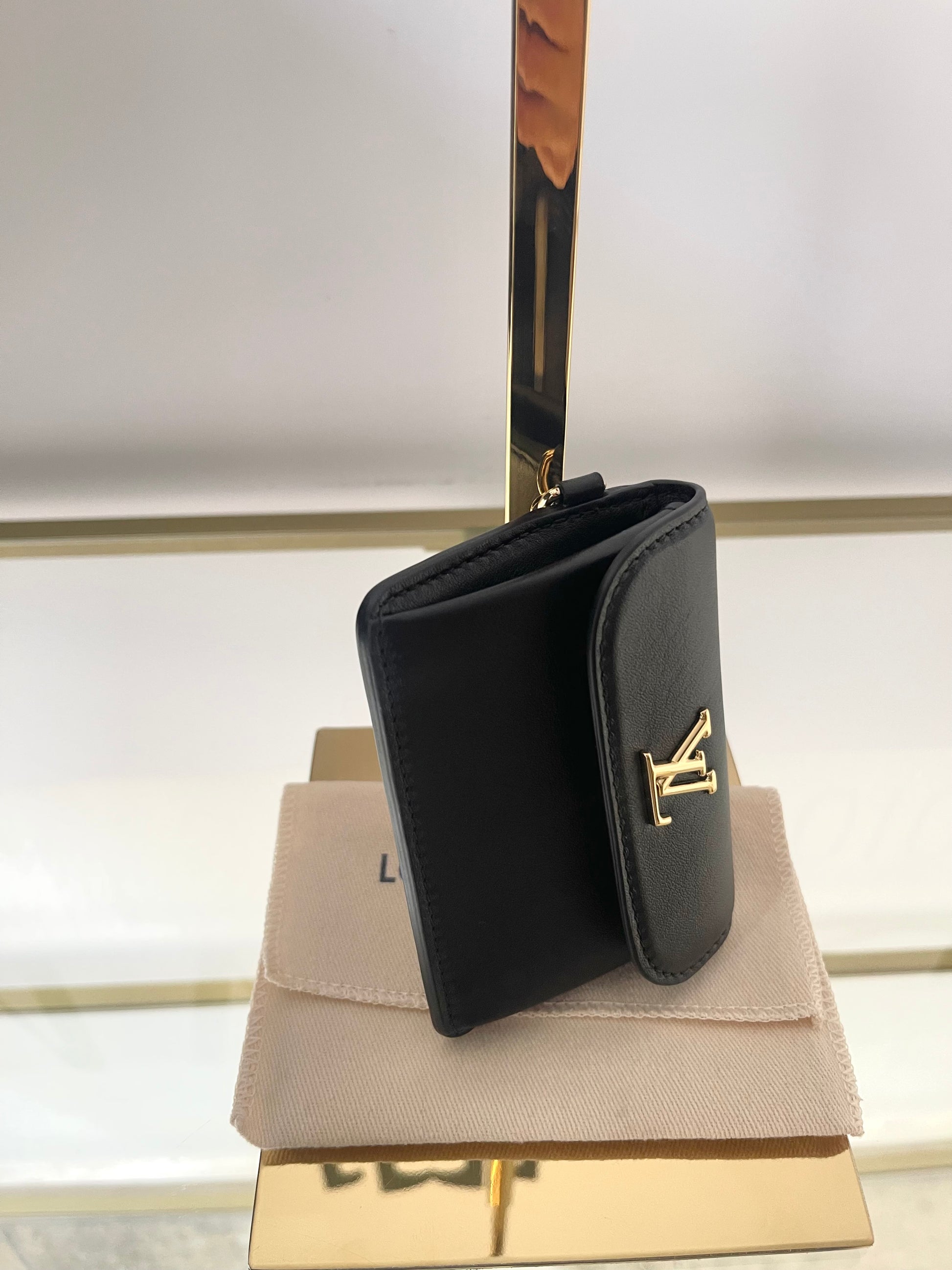 Portacarte di credito Tiny Recto Verso LV Bloom Louis Vuitton