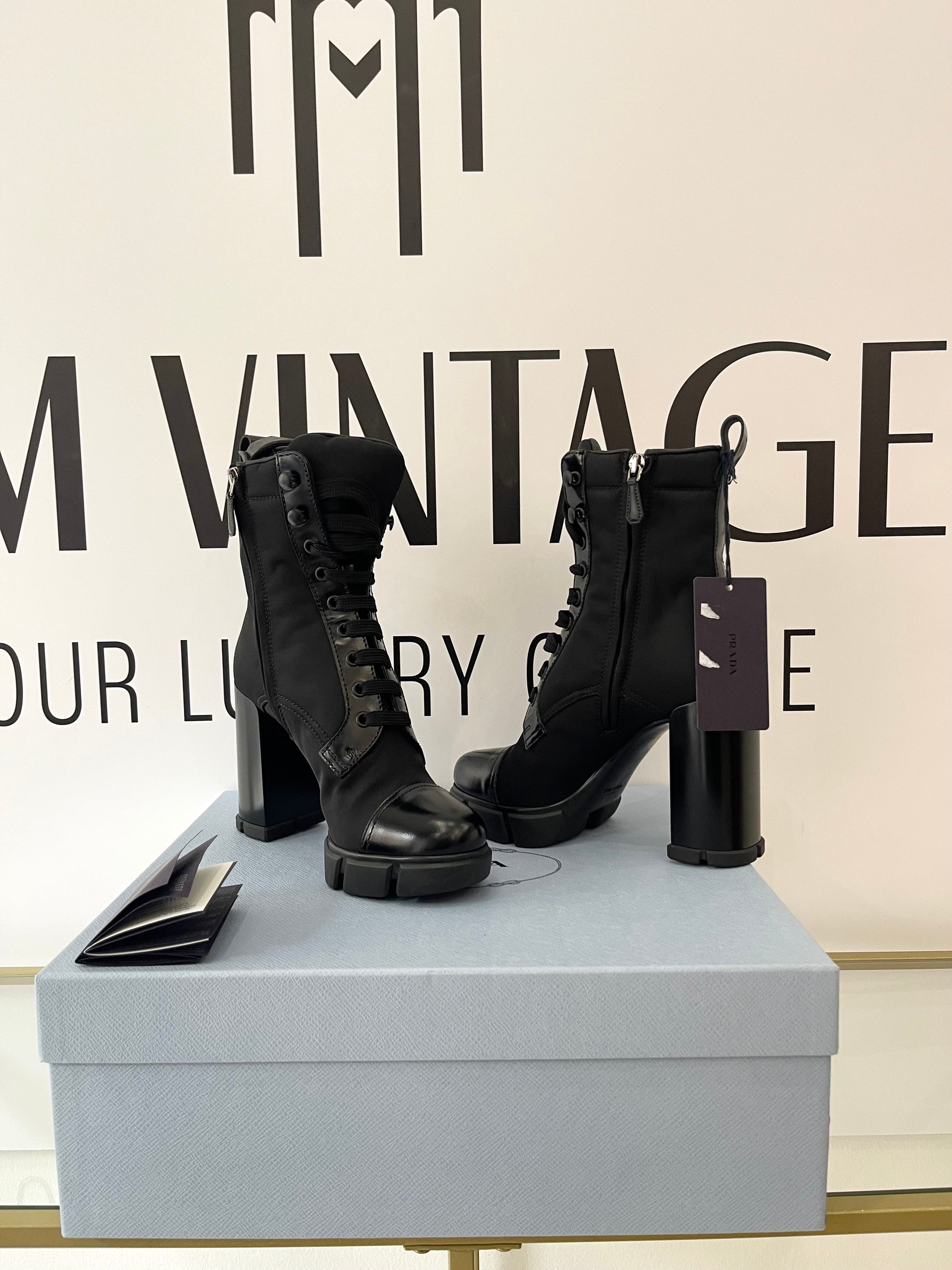 Stivaletti in Re-Nylon e pelle Prada