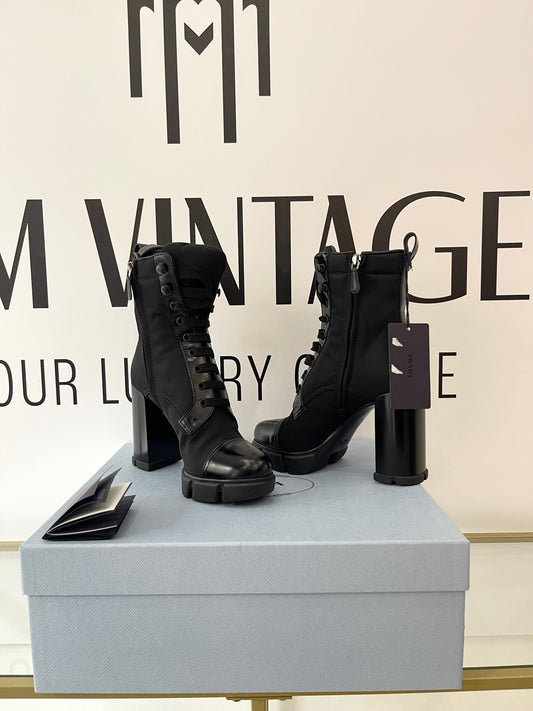 Stivaletti in Re-Nylon e pelle Prada